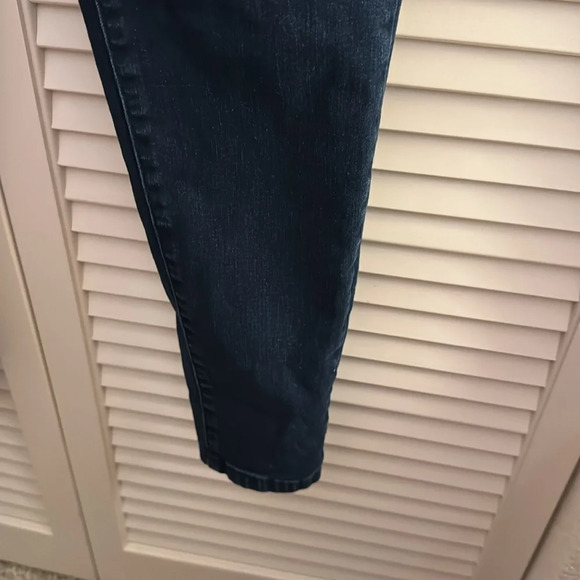 Talbots Dark Denim Size 8 Straight Skinny Leg EUC - Picture 3 of 6